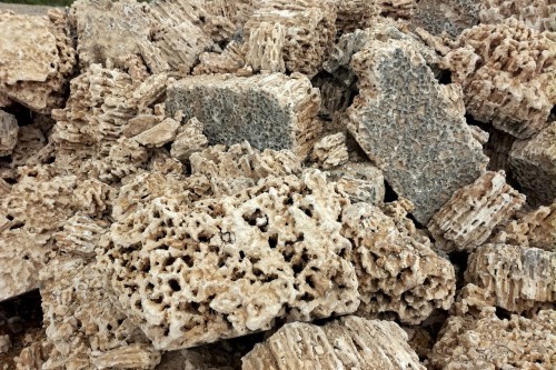  Крымский природный меотис фр. 100-500 мм.  купить в Ставрополе меотис бежевый рыжий молочный желтый ракушечник 4 500 руб/т   фото 