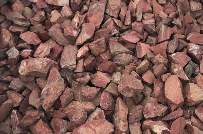  Щебень крошка красный (ЯШМА) фр. 20-40 мм.  купить  в Ставрополе яшма красный, бордовый декоративный ландшафтный щебень 6 600 руб/т   фото 