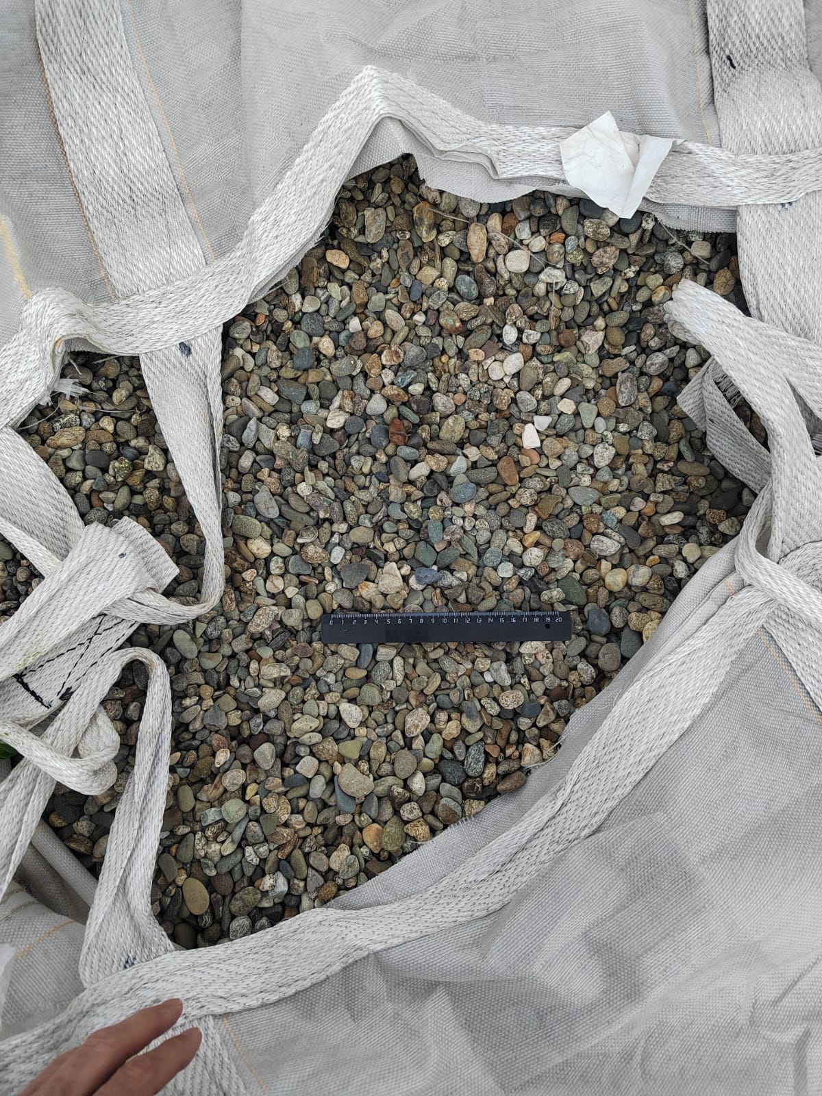  Галька речная окат (серая) фр.10-20 мм купить   в Ставрополе галька речная серая, серый, темно-серый, светло-серый, коричневый ландшафтная декоративная речная окатанная округлая галька 4000 руб/т   фото 