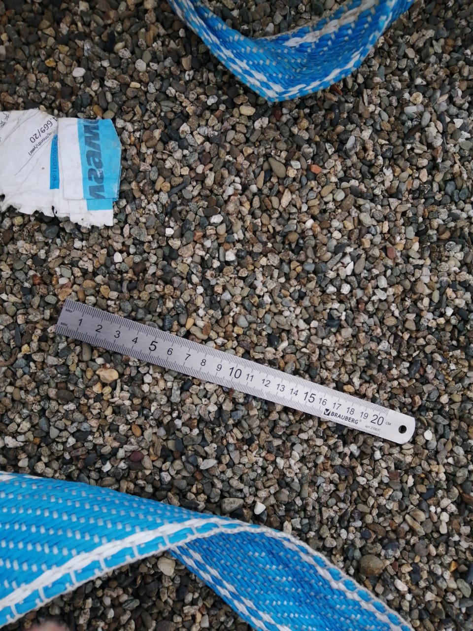  Галька речная окат (серая) фр.3-5 мм купить   в Ставрополе галька речная серая бежевый темно-серый окатанный речной камень округлый 8000 руб/т   фото 