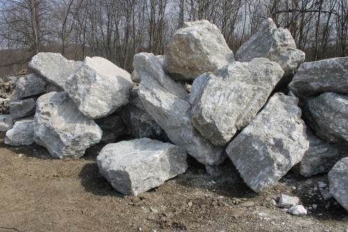  Мраморизированный известняк фр.500-1500 мм.  купить в Ставрополе    7 000 руб/т   фото 