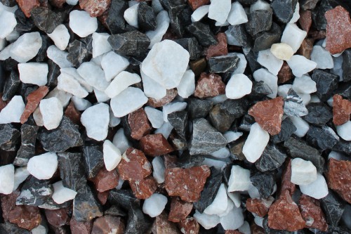  Мраморная крошка (щебень крошка микс : белый-черный-розовый) фр. 3-5 мм.  купить  в Ставрополе мрамор белый, черный, розовый, разноцветный мраморная каменная крошка декорвтивная 9500 руб/т   фото 