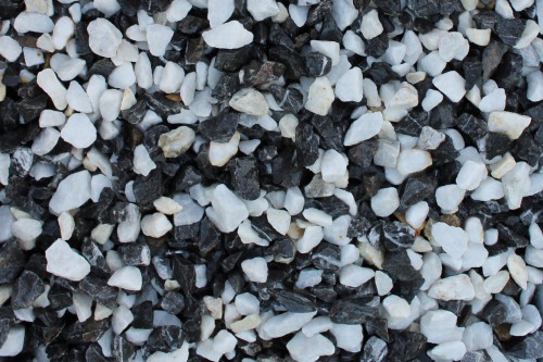  Мраморная крошка (щебень крошка микс : черный-белый) фр. 10-20 мм.  купить  в Ставрополе мрамор белый, черный каменная декоративная крошка ландшафтная 9500 руб/т   фото 