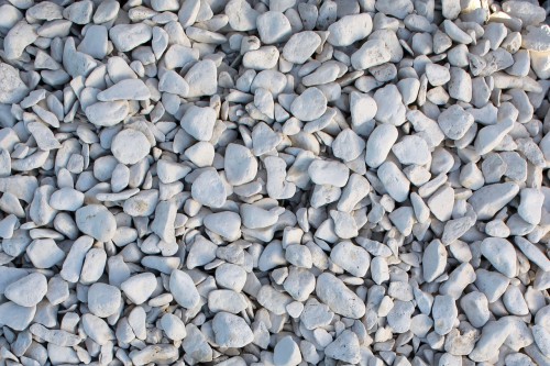  Белая галька (щебень галтованный белый мрамор) фр.5-10 мм.  купить  в Ставрополе мрамор белый, айвори, молочный каменная мраморная декоративная ландшафтная крошка 14500 руб/т   фото 