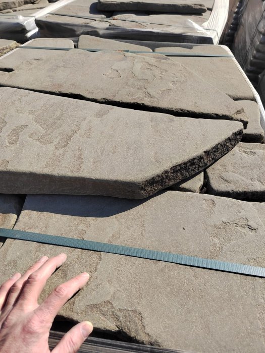  Песчаник пластушка галтованная серо-зеленая (3,0 см)  купить  в Ставрополе песчаник серо-зеленый песчаник 12000 руб/м3   фото 