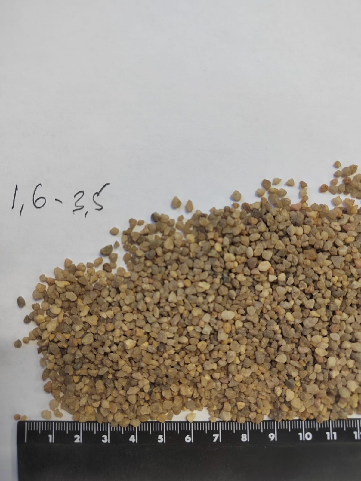 Кварцевый песок сухой фракцинированный фр. 1,6-4 мм.  купить в Ставрополе фото 