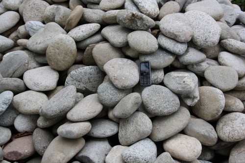  Галька речная плоская (бело-серая) фр. 100-200-300 мм. купить  в Ставрополе  галька речная плоская серый, белый, бело-серый, серо-белый речная галька плоская  6000 руб/т   фото 