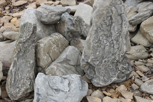 Песчаник декоративный ландшафтный (фр. 300-500 мм)  купить  в Ставрополе песчаник желтый рыжий серый зеленый валун речной окатанный природный песчаника 4 500 руб/т   фото 