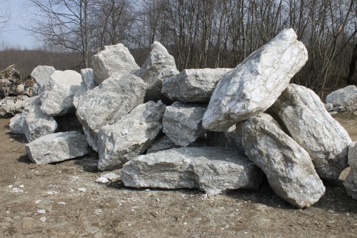  Мраморизированный известняк фр.500-1500 мм.  купить в Ставрополе    7 000 руб/т   фото 