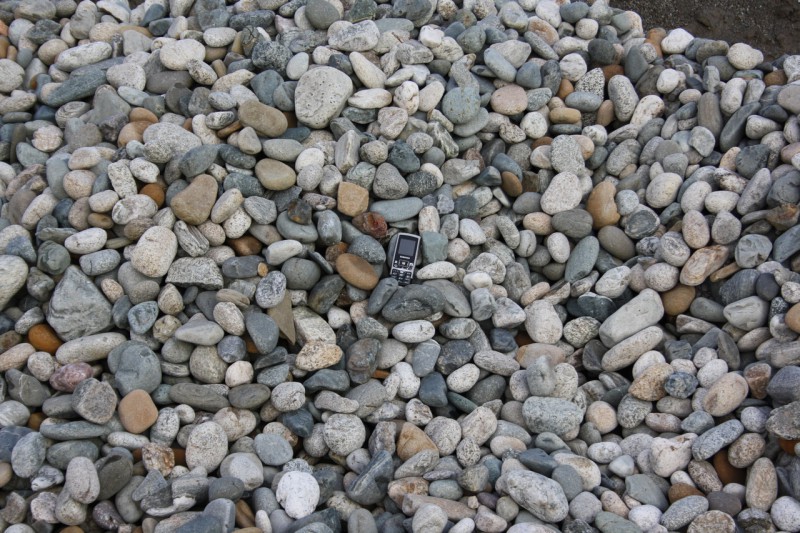  Галька речная окат (серая) фр.40-60 мм купить   в Ставрополе галька речная серый бежевый рыжий коричневый округлый речной камень 4000 руб/т   фото 