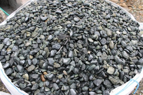  Зеленая галька (щебень галтованный зеленый змеевик) фр. 20-40 мм.  купить  в Ставрополе мрамор зеленый, салатовый оголтованный щебень мраморный 12 500 руб/т   фото 