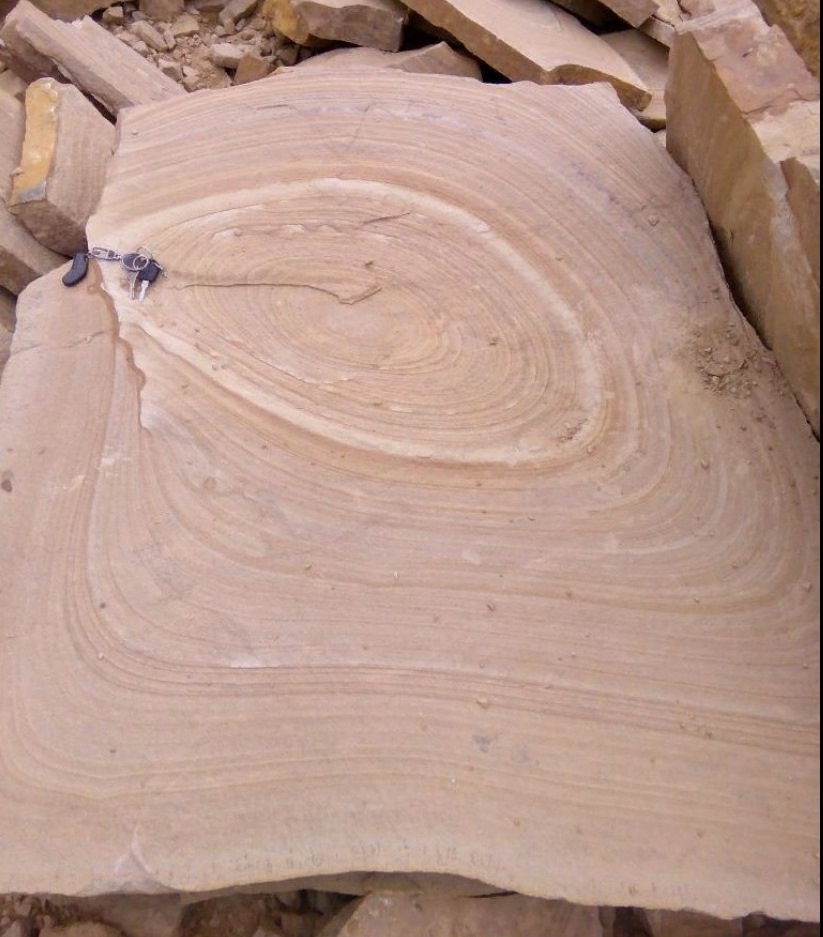 Форматный камень (плаха) пошаговая дорожка от 70-150 см (4 -12 см)  купить  в Ставрополе плитняк  форматный плаха желтый песчаник 9 000 руб/т   фото 