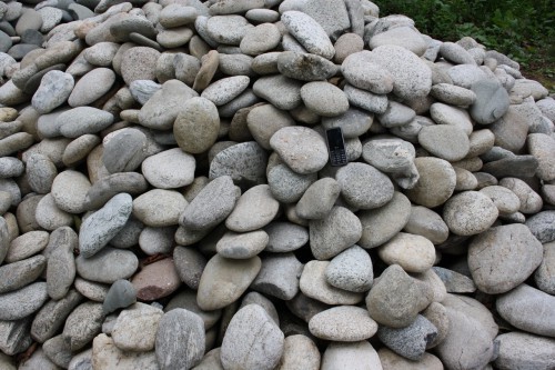 Kamenclub.ru: Галька речная плоская (бело-серая) фр. 100-200-300 мм. купить   в  Ставрополегалька речная плоская серый, белый, бело-серый, серо-белый речная галька плоская  6000 руб/т   фото КАМЕНЬ КЛУБ