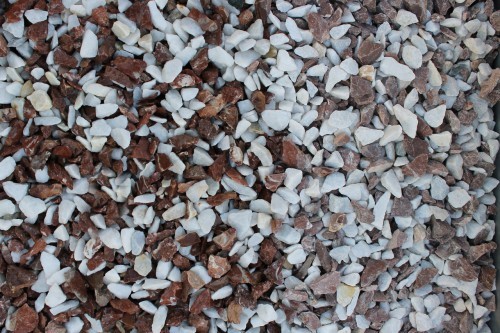  Мраморная крошка (щебень крошка микс: белый-розовый) фр. 10-20 мм.  купить  в Ставрополе мрамор белый, розовый каменный декоративный ландшафтный щебень 9500 руб/т   фото 