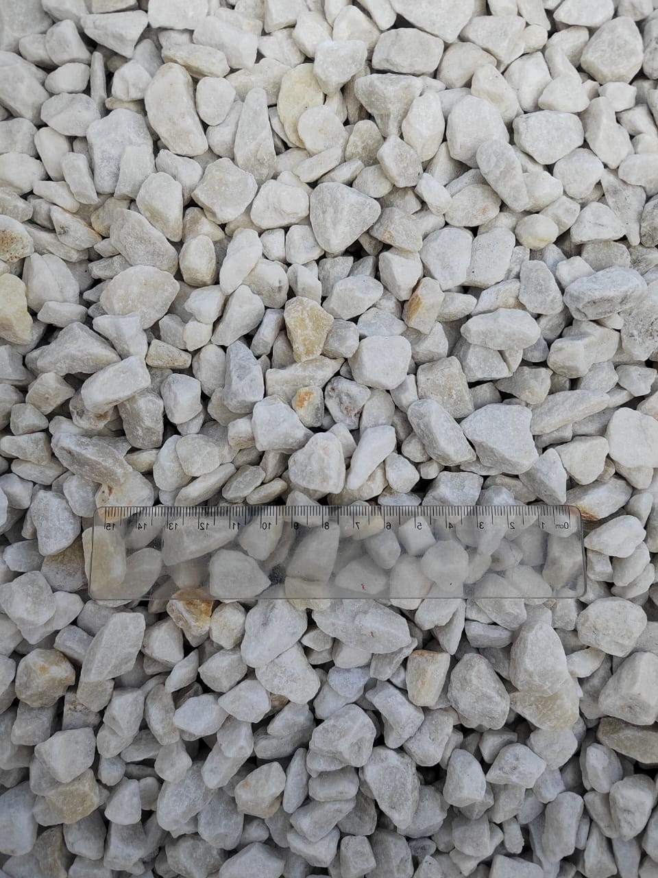  Мраморная крошка, щебень, цвет-белый, фр. 10-20 мм.  купить  в Ставрополе мрамор белый, молочный айвори каменная ландшафтная декоративная крошка шебня 9500 руб/т   фото 