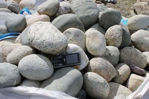  Речной валун (Ассорти) фр.100-300 мм.  купить в Ставрополе галечник серый, темно-серый, светло-серый речная галька крупных размеров 4200 руб/т   фото 