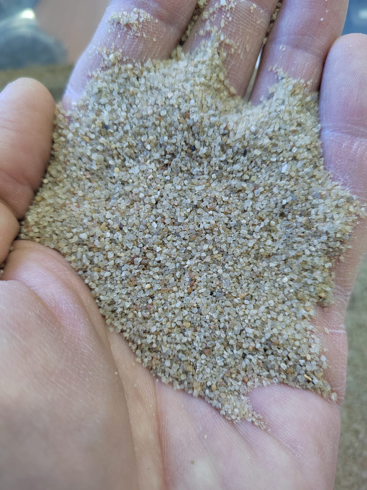 Кварцевый песок для площадок фр. 0,3 - 1 мм.  купить в Ставрополе фото 