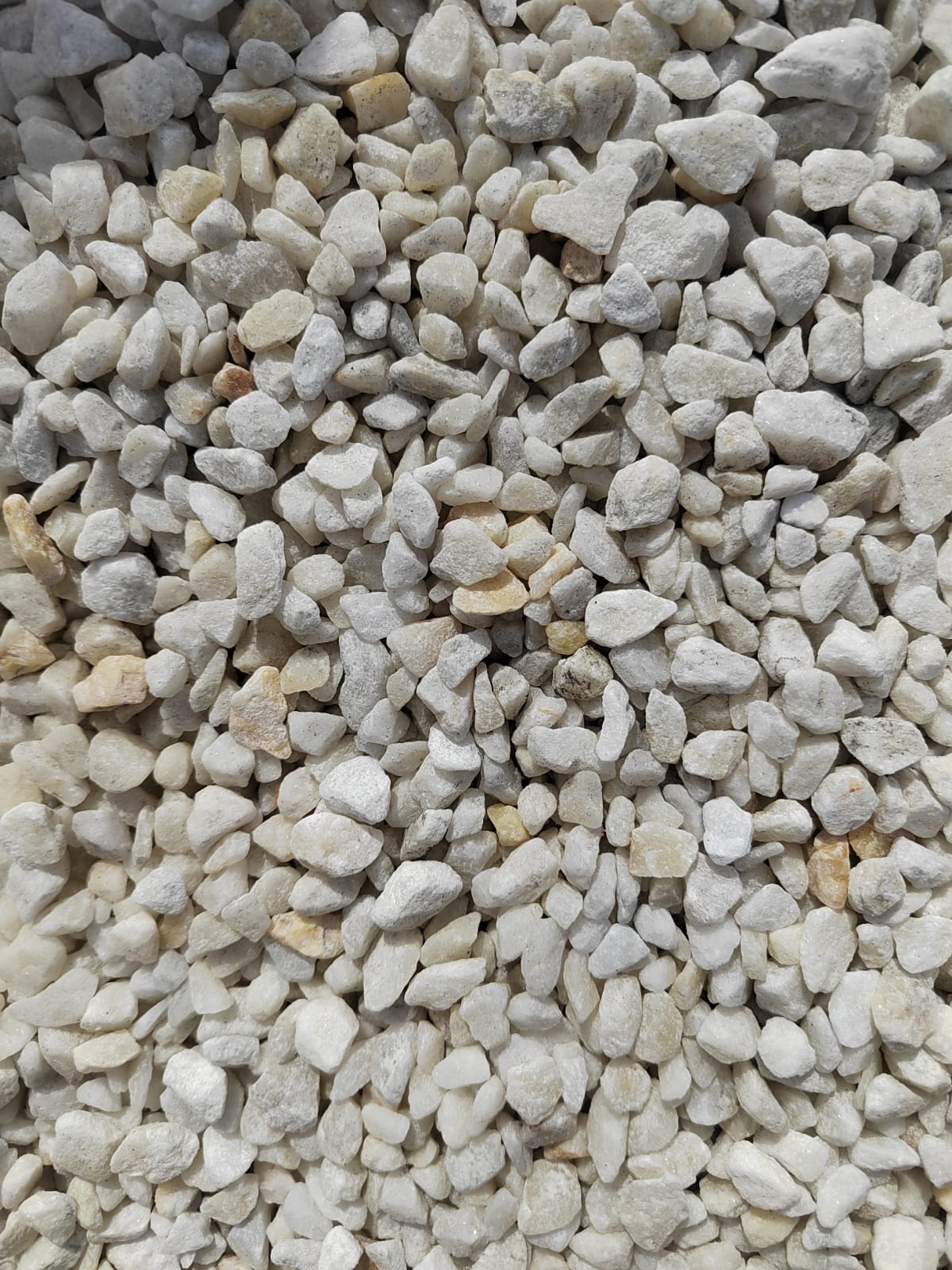  Мраморная крошка, щебень, цвет-белый, фр. 5-10 мм.  купить  в Ставрополе мрамор белый, айвори, молочный мраморная каменная крошка ландшафтная 9500 руб/т   фото 