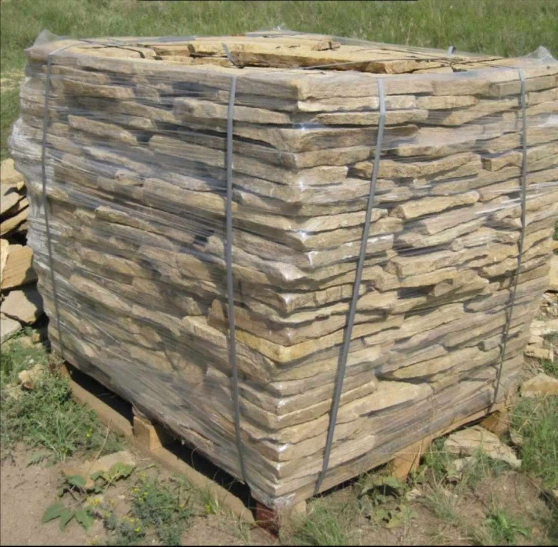 Песчаник пластушка желтый с рисунком (3 см)  купить  в Ставрополе песчаник желтый с рисунком, рыжий, желтый песчаник пластушка ландшафтная рваная 8 500 руб/м3   фото 