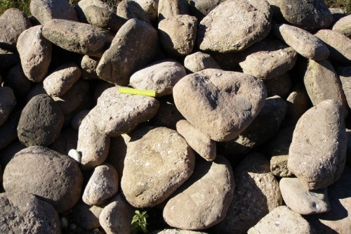  Конгломераты фр. 300-1000 мм.  купить в Ставрополе кварц мрамор диабаз коричневый, серый зеленоватый речной валун крупный 6500 руб/т   фото 