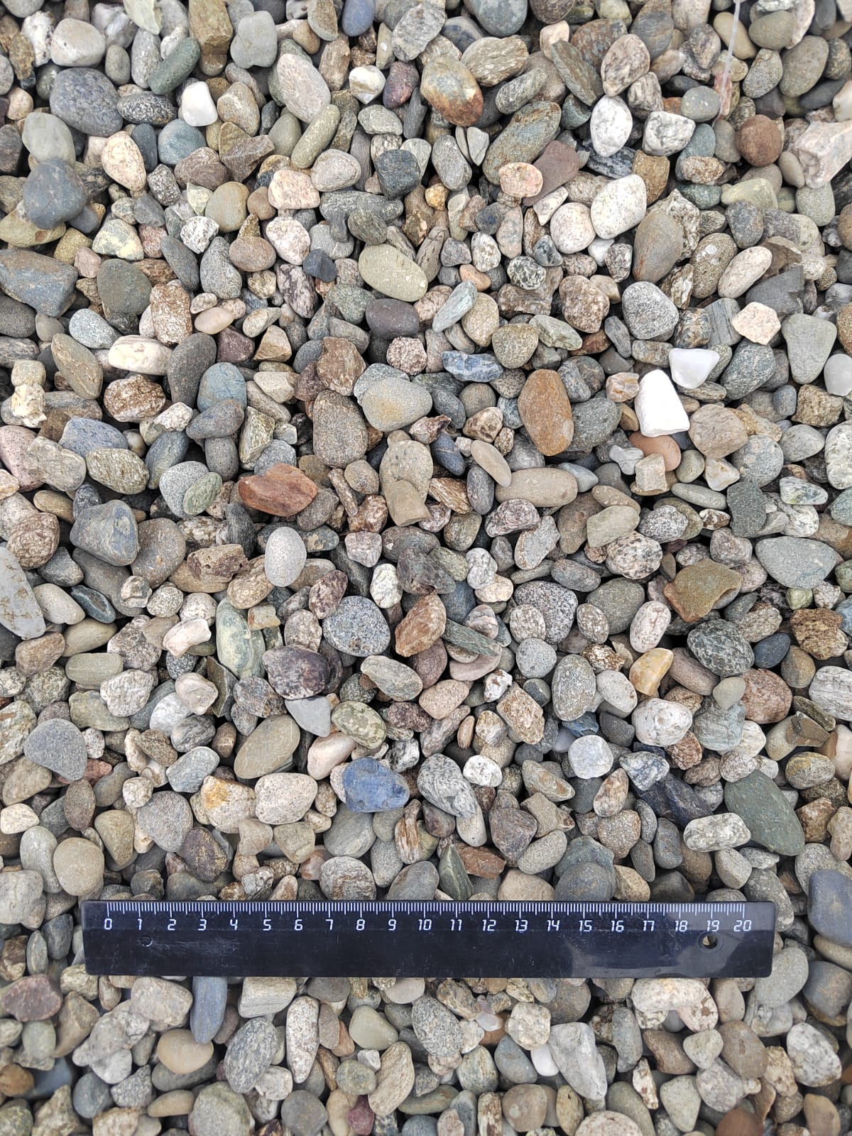  Галька речная окат (серая) фр.10-20 мм купить   в Ставрополе галька речная серая, серый, темно-серый, светло-серый, коричневый ландшафтная декоративная речная окатанная округлая галька 4000 руб/т   фото 
