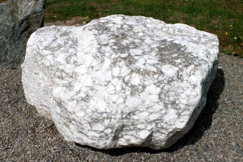  Мраморизированный известняк фр.500-1500 мм.  купить в Ставрополе    7 000 руб/т   фото 