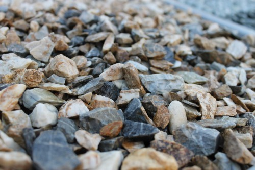  Мраморная крошка (щебень крошка медовый), фр. 10-20 мм.  купить  в Ставрополе песчаник бежевый, серый каменная ландшафтная крошка  9900 руб/т   фото 