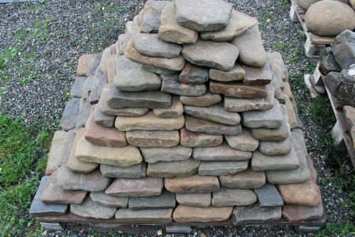 Песчаник галтованный для облицовки (фр. 2-5 см)  купить  в Ставрополе песчник рыжий желтый серый песчаник окатанный речной 6 000 руб/т   фото 