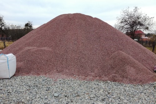  Мраморная крошка (щебень крошка розовый) фр. 5-10 мм.  купить  в Ставрополе мрамор розовый, красный щебень колотый ландшафтный декоративный  7700 руб/т   фото 