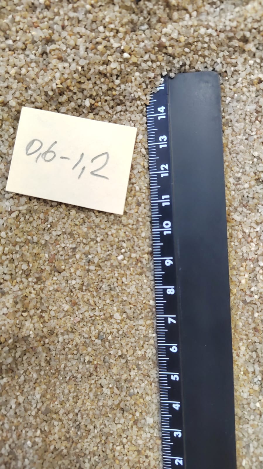 Кварцевый песок для площадок фр. 0,6-1,2 мм.  купить в Ставрополе фото 