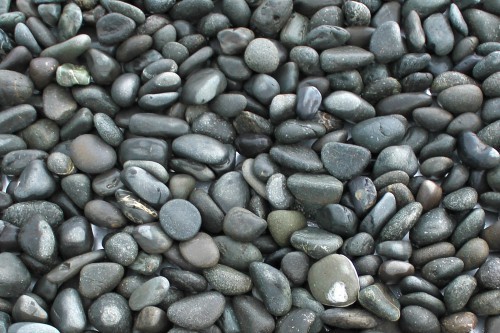  Галька речная окат (темно-серая) фр. 70-150 мм. купить   в Ставрополе галька речная темно-серая, синяя, серая речная галька округлая  5000 руб/т   фото 