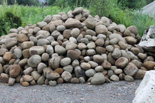  Песчаник ядра, фр. 100-300 мм  купить в Ставрополе песчаник бежевый серый рыжий речная галька 5 000 руб/т   фото 