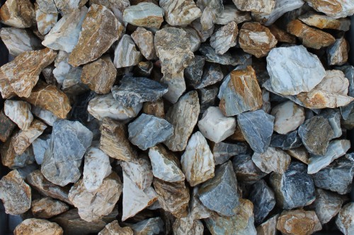  Мраморная крошка (щебень крошка медовый) фр. 20-40 мм.  купить  в Ставрополе мрамор бежевый рыжий желтый ландшафтная мраморная крошка 9900 руб/т   фото 