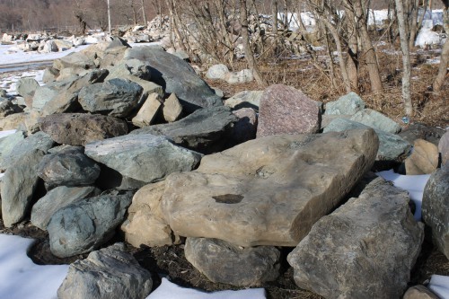  Гранит скальник (серо-зеленый) фр. 500-1500 мм.  купить в Ставрополе гранит мрамор  серый зеленый темно-серый глыба скальная колотая ландшафтная 7 500 руб/т   фото 