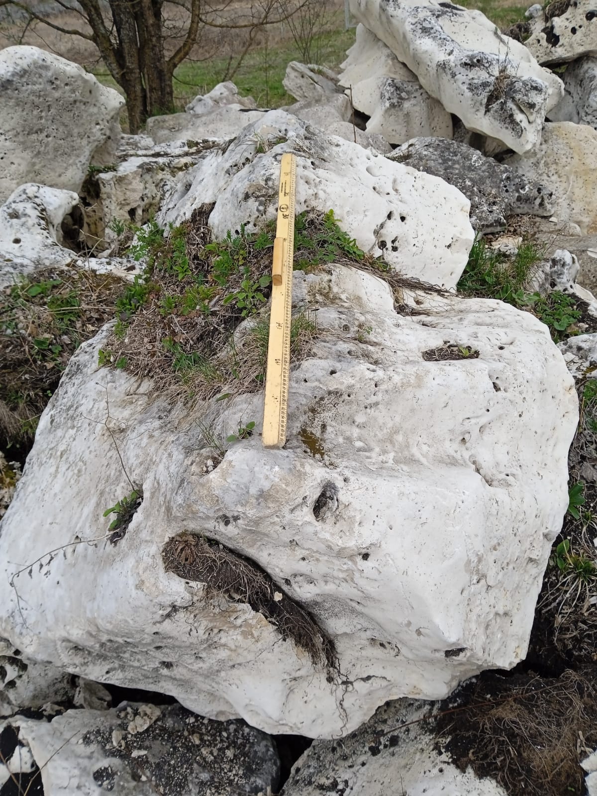  Выветренный известняк (степной) фр. 500-1500 мм.  купить в Ставрополе    8 500 руб/т   фото 