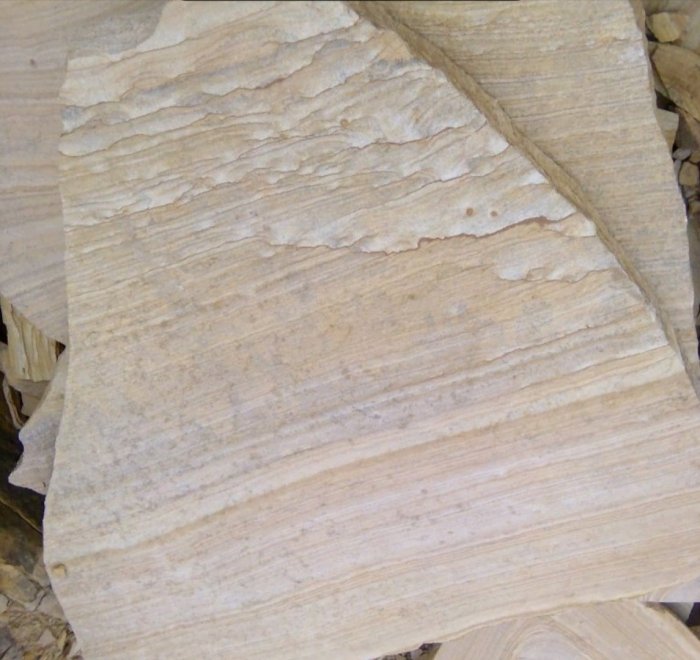  Песчаник пластушка желтый с рисунком (4-6 см)  купить  в Ставрополе плитняк пластушка желтый с рисунком песчаник 9 000 руб/м3   фото 