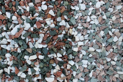  Мраморная крошка (щебень крошка микс: белый-зеленый-розовый) фр. 10-20 мм.  купить  в Ставрополе мрамор белый, зеленый, розовый декоративный ландшафтный колотый щебень 9500 руб/т   фото 