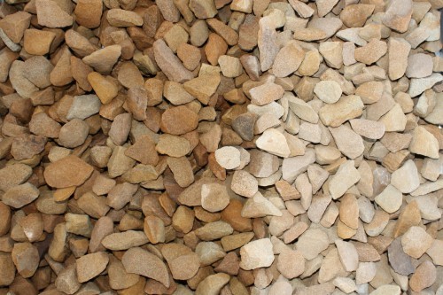  Щебень крошка желтый (песчаник) фр. 20-40 мм.  купить  в Ставрополе песчаник бежевый рыжий каменная крошка песчаника 7 200 руб/т   фото 