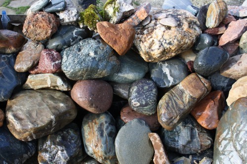  Ландшафтные валунчики фр.100-500 мм.  купить в Ставрополе крупный природный камень серый, темно-серый, светло-серый речной валун крупный 4800 руб/т   фото 