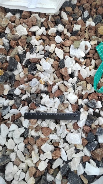 Микс разноцветной гальки (щебень галтованный микс:белый-зеленый-розовый) фр.20-40 мм.  купить  в Ставрополе мрамор белый, зеленый, розовый мрамор декоративный (галтовка) 14500 руб/т   фото 