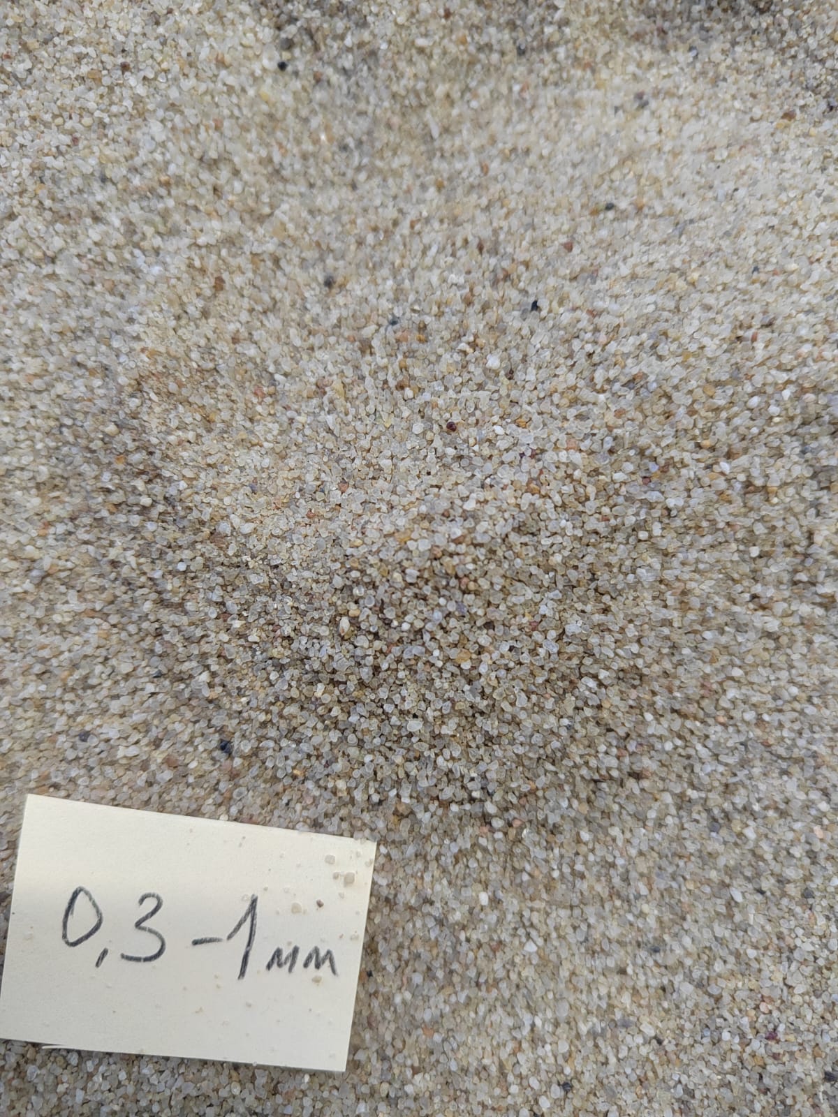 Кварцевый песок для площадок фр. 0,3 - 1 мм.  купить в Ставрополе фото 