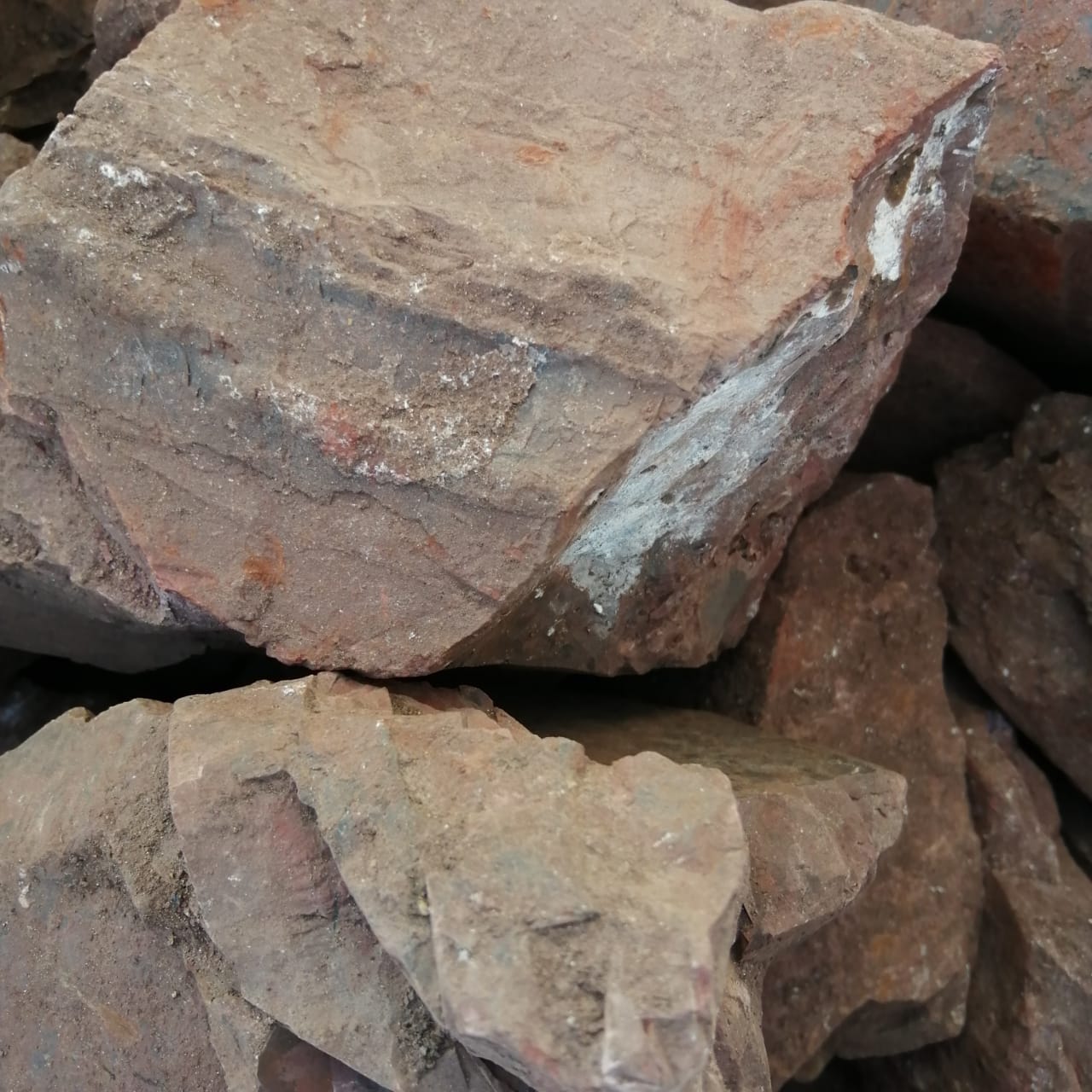 фото Яшма красная  (фр. 70-100 мм)  купить в Ставрополе в интернет-портале 