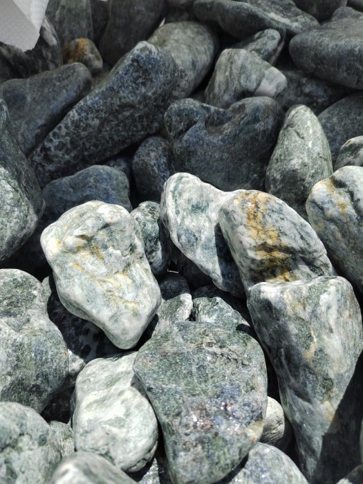 Галтованный жадеит (фр. 70-100 мм) фото заказать  Ставрополе