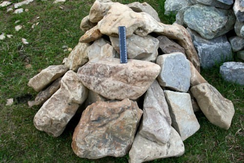 Песчаник декоративный ландшафтный (фр. 300-500 мм)  купить  в Ставрополе песчаник желтый рыжий серый зеленый валун речной окатанный природный песчаника 4 500 руб/т   фото 
