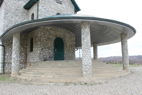 Kamenclub.ru: Галька речная плоская (бело-серая) фр. 100-200-300 мм. купить   в  Ставрополегалька речная плоская серый, белый, бело-серый, серо-белый речная галька плоская  6000 руб/т   фото КАМЕНЬ КЛУБ