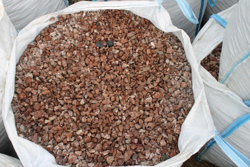  Мраморная крошка (щебень крошка розовый) фр. 10-20 мм.  купить  в Ставрополе мрамор розовый, красный каменная декоративная крошка ландшафтная 7700 руб/т   фото 
