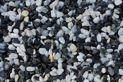  Мраморная крошка (щебень крошка микс : белый-черный-розовый) фр. 5-10 мм.  купить  в Ставрополе мрамор белый, черный, розовый, разноцветный микс декоративная мраморная каменная крошка 9500 руб/т   фото 