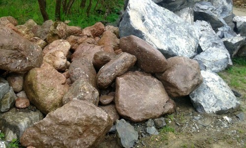  Конгломераты фр. 300-1000 мм.  купить в Ставрополе кварц мрамор диабаз коричневый, серый зеленоватый речной валун крупный 6500 руб/т   фото 