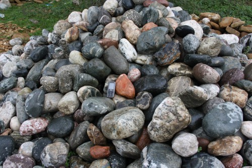  Ландшафтные валунчики фр.100-500 мм.  купить в Ставрополе крупный природный камень серый, темно-серый, светло-серый речной валун крупный 4800 руб/т   фото 
