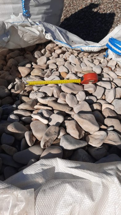 Галька каспийская фр. 40-70 мм.  купить с доставкой в Ставрополю фото 